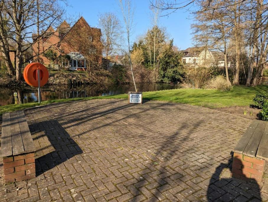 Ббббб Godalming Eksteriør billede